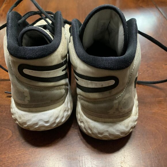 Nike- Kevin Durant- Youth 7- Running Shoes - Picture 3 of 4